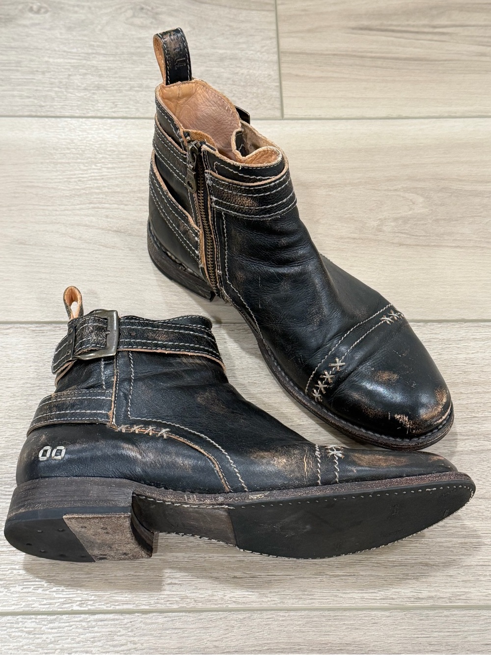 Men's size 10.5 BED STU Boots OO Cobbler Distressed Buckle